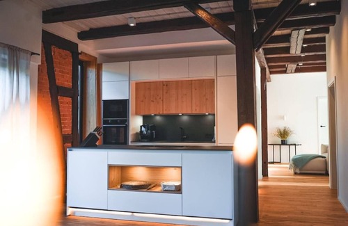 Satteldorf Haus | Fachwerkidyll & Wohndesign – Ferienhaus, Reiterhof, Yoga Retreat, Garten, Sauna, Kamin