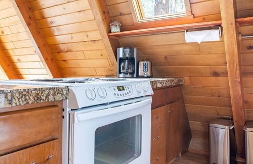 Fern Valley Kabine | Fern Valley, hundefreundlich mit eingezäuntem Hof und Whirlpool / Spa auf dem Achterdeck!