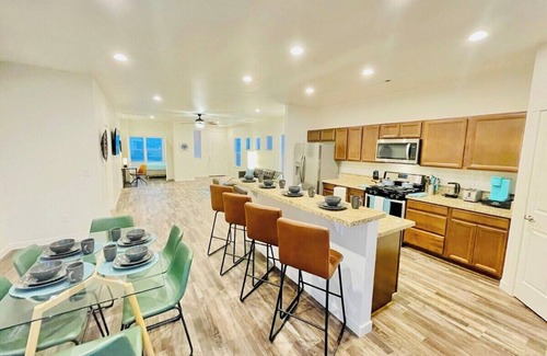 Fernley Haus | Fernley House/ 5TVs Sleeps 13/Pet OK🦮🐈