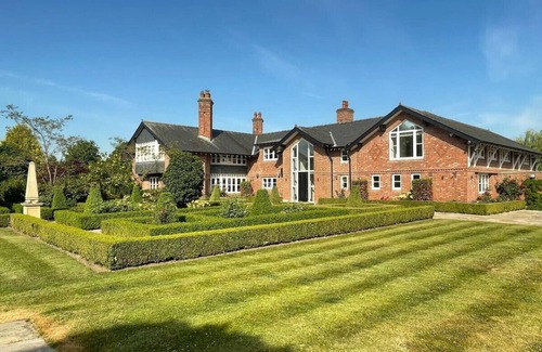 Knutsford Haus | Fernside Stunning Home in Cheshire