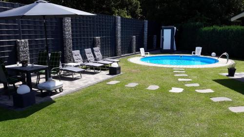 Mahren Wohnung | FeWo Meyer mit privatem Pool & Gartensauna