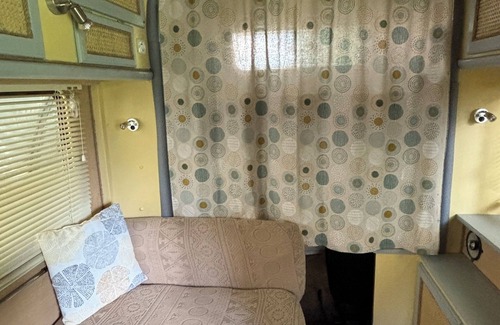 Romenay Haus | Ficelle, Nuitée en Camping-car Vintage