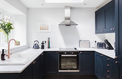 Laverton Haus | Field View - sleeps 5 guests in 3 bedrooms