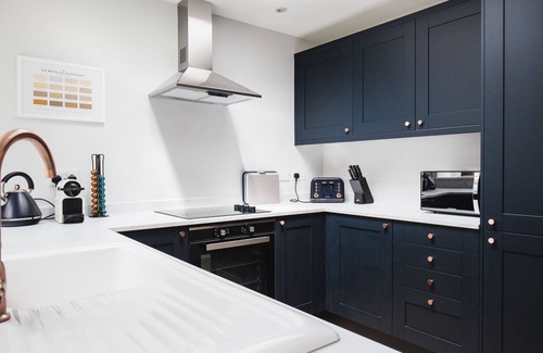 Laverton Haus | Field View - sleeps 5 guests in 3 bedrooms