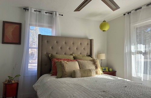 Austell Kabine | FIFA Fan Stylish Retreat Lodge in Heart of it All! 9.4 miles from the Stadium.