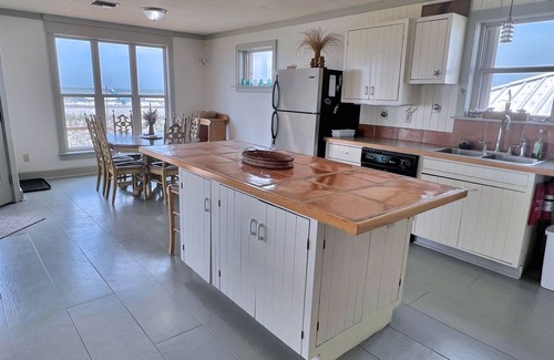 Grand Isle Haus | Fin and Bridge - Beachfront - Island Realty