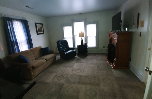 Owosso Wohnung | Fin's Inn Apt D