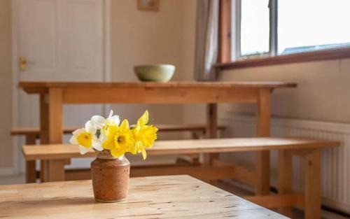 Forres Haus | Findhorn Ecovillage Escape - Dianne's