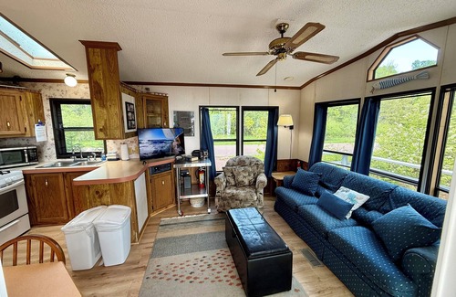 La Pointe Kabine | Finn McCool - 200 Feet of Sand Beach just steps away!