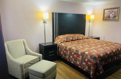 St. James Hotel | Finn's Motel