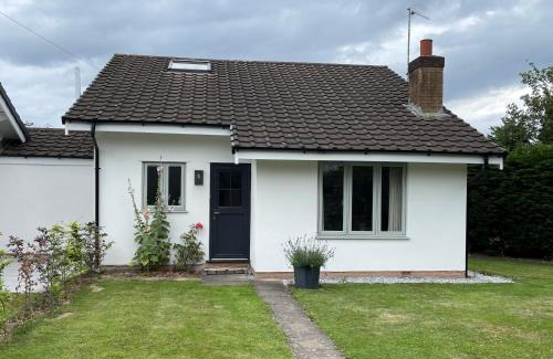 Chorlton-by-Backford Haus | Fir Tree Cottage