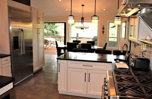 Wilburton Haus | Fir Trees, View, and Private Luxury... so close!