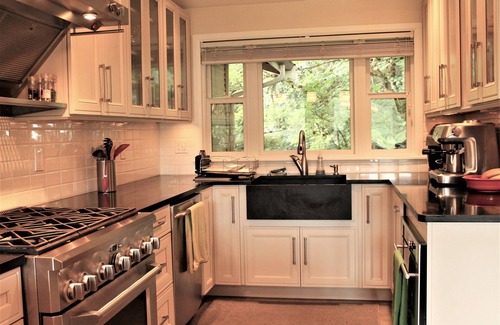 Wilburton Haus | Fir Trees, View, and Private Luxury... so close!