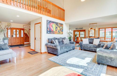 Lake Harmony Haus | Fire Pit and BBQ Elegant Split Rock Resort Getaway!