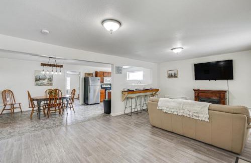 Lake Ozark Haus | Fire Pit and Grill Pet-Friendly Lake Ozark Cabin!
