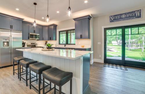 Alanson Haus | Fire Pit and Lake Views Cozy Crooked River Retreat!