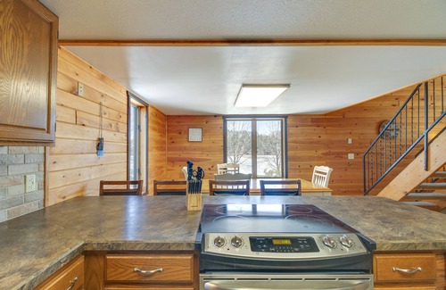 Park Rapids Kabine | Fire Pit + Lake View: Cozy Park Rapids Cabin