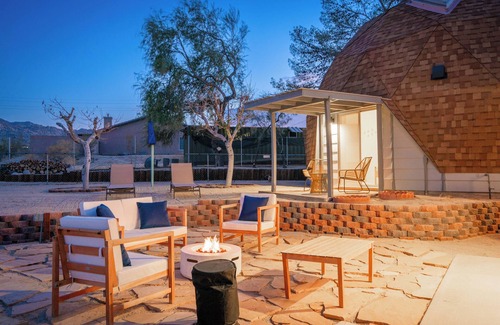 Panorama Heights Haus | Fire Pit - Spa - Near JTNP - Twin Domes in the Dez