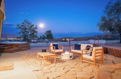 Panorama Heights Haus | Fire Pit - Spa - Near JTNP - Twin Domes in the Dez