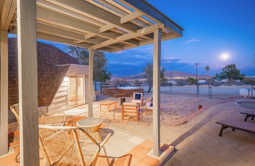 Panorama Heights Haus | Fire Pit - Spa - Near JTNP - Twin Domes in the Dez