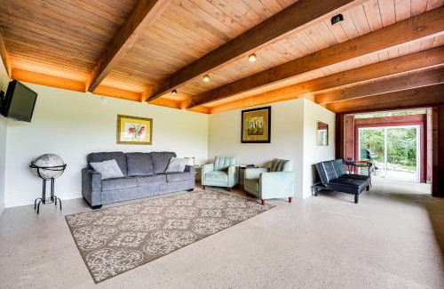 Vandercook Lake Haus | Fire Pits and Grill Lakefront Jackson Home