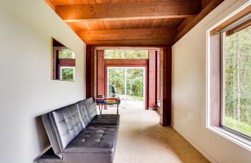 Vandercook Lake Haus | Fire Pits and Grill Lakefront Jackson Home