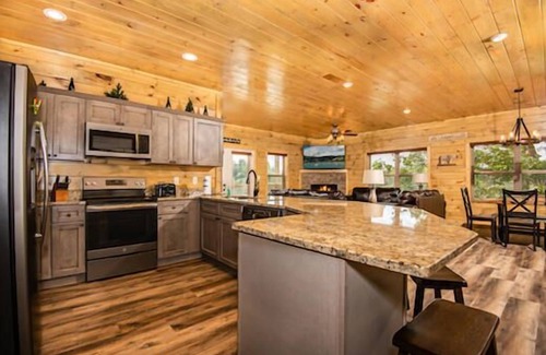 Pigeon Forge Resort | Firefly is a spacious, yet cozy, four-bedroom cabin in Bear Cove Falls.