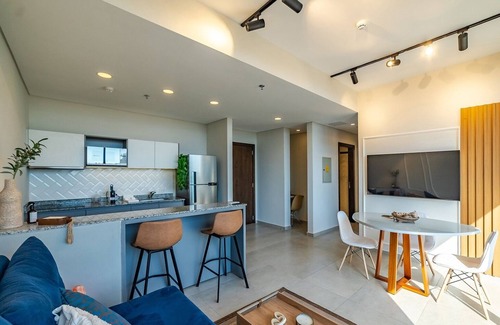 Asuncion Wohnung | Firenze, Steps from Shopping del Sol w/deco pro!