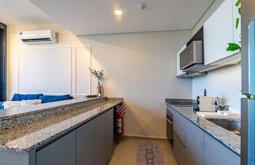 Asuncion Wohnung | Firenze, Steps from Shopping del Sol w/deco pro!