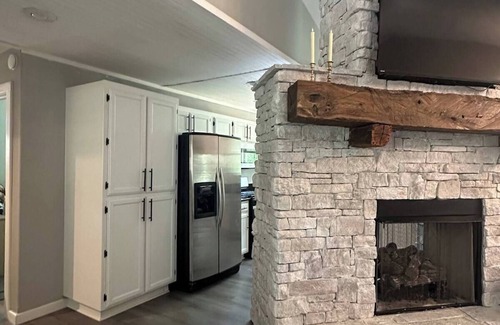 Isabella Haus | Fireplace Lodge - 1 mile from Golf Course & 5 mins from the lake!