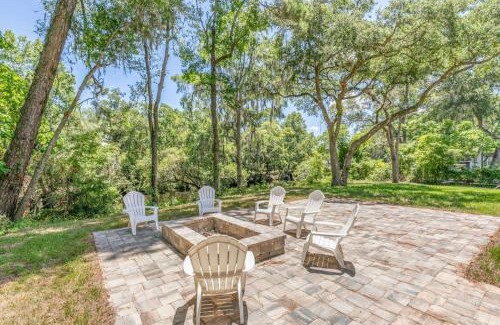 Middleburg Haus | Fireside at the Creek