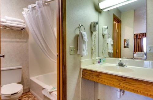 Devils Lake Hotel | Fireside Inn and Suites