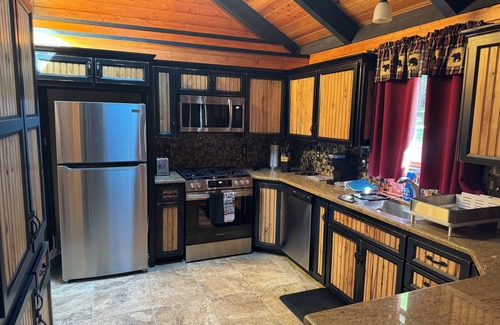 Umpqua Haus | Fisherman’s paradise in wine country. www.umpquariverlodge.com