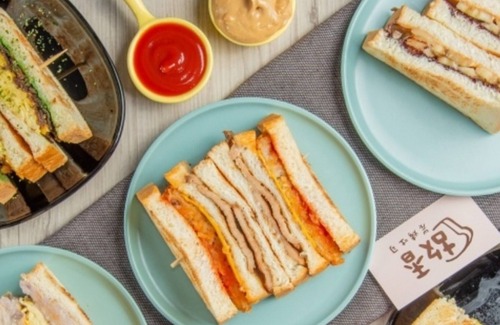 New Taipei City Bed & Breakfast | Fish-Home15