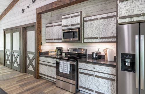 Big Rock Haus | Fishing, duck hunting, boating or whatever else Lake Barkley has to offer. This is your stay!