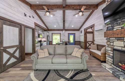 Big Rock Haus | Fishing, duck hunting, boating or whatever else Lake Barkley has to offer. This is your stay!