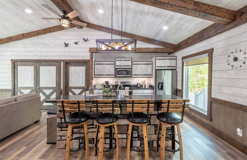 Big Rock Haus | Fishing, duck hunting, boating or whatever else Lake Barkley has to offer. This is your stay!