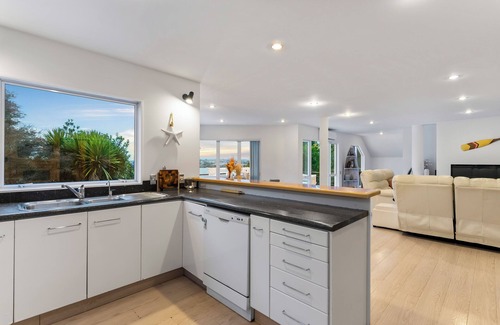 Greenhithe Haus | Five-Bedroom Haven in Greenhithe
