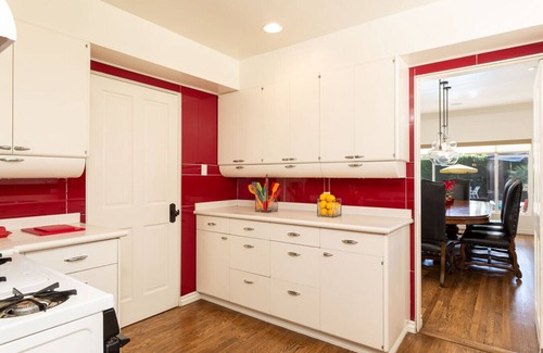 Old Las Palmas Haus | Celebrity Hideaway - Heart-Shaped Swimming Pool with views! In Old Las Palmas Neighborhood! Private! Walk To Downtown!