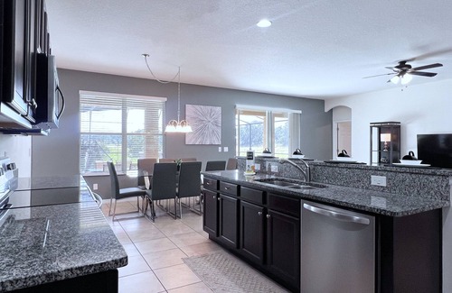 Watersong Haus | Five Star Huge Pool Home Close to Disney!!