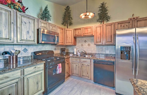 Flagstaff Haus | Flagstaff Townhome - Gehen Sie zum Country Club - Pools!