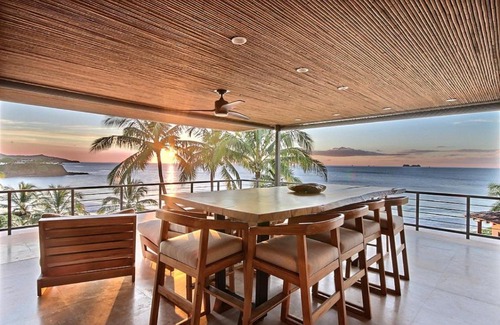 Playa Flamingo Haus | Flamingo Beachfront with Pool and Views from Every Room