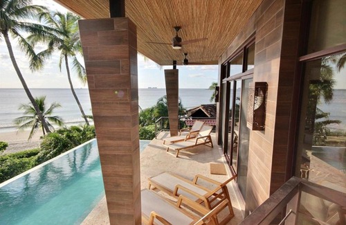 Playa Flamingo Haus | Flamingo Beachfront with Pool and Views from Every Room