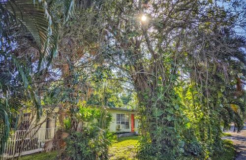 Edgewood Haus | Flamingo Place - One block to Lauderdale Marine Center - 3 bedroom - 2 bath - King bed