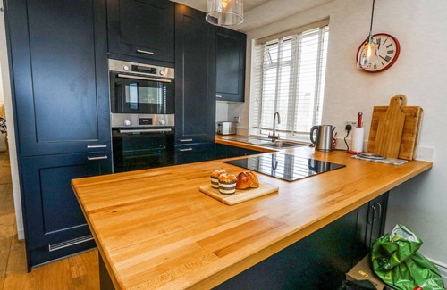 Sandbanks Hütte | FLAT 7 SAND ACRES, family friendly in Canford Cliffs