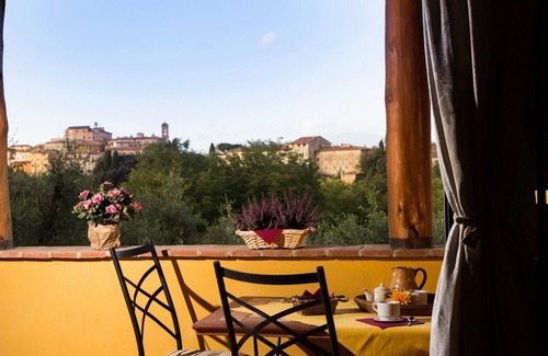 Lari Wohnung | Fewo in Lari, mit Klimaanlage und Terrasse, Pool, Restaurant, Wi-Fi, Dorfnah,Al