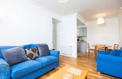 Grand Canal Dock Wohnung | Flat w/ Balcony & Canal view - 4min to station