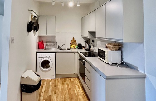 Grand Canal Dock Wohnung | Flat w/ Balcony & Canal view - 4min to station