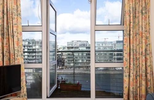 Grand Canal Dock Wohnung | Flat w/ Balcony & Canal view - 4min to station