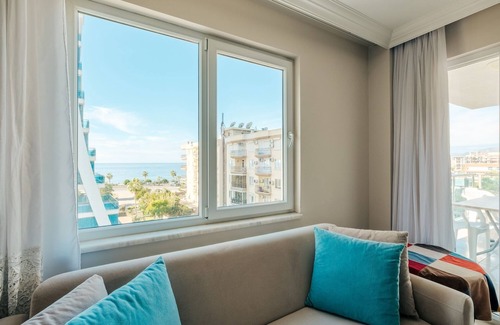 Mahmutlar Wohnung | Flat w Pool and Sea-view Balcony, 1 min to Beach